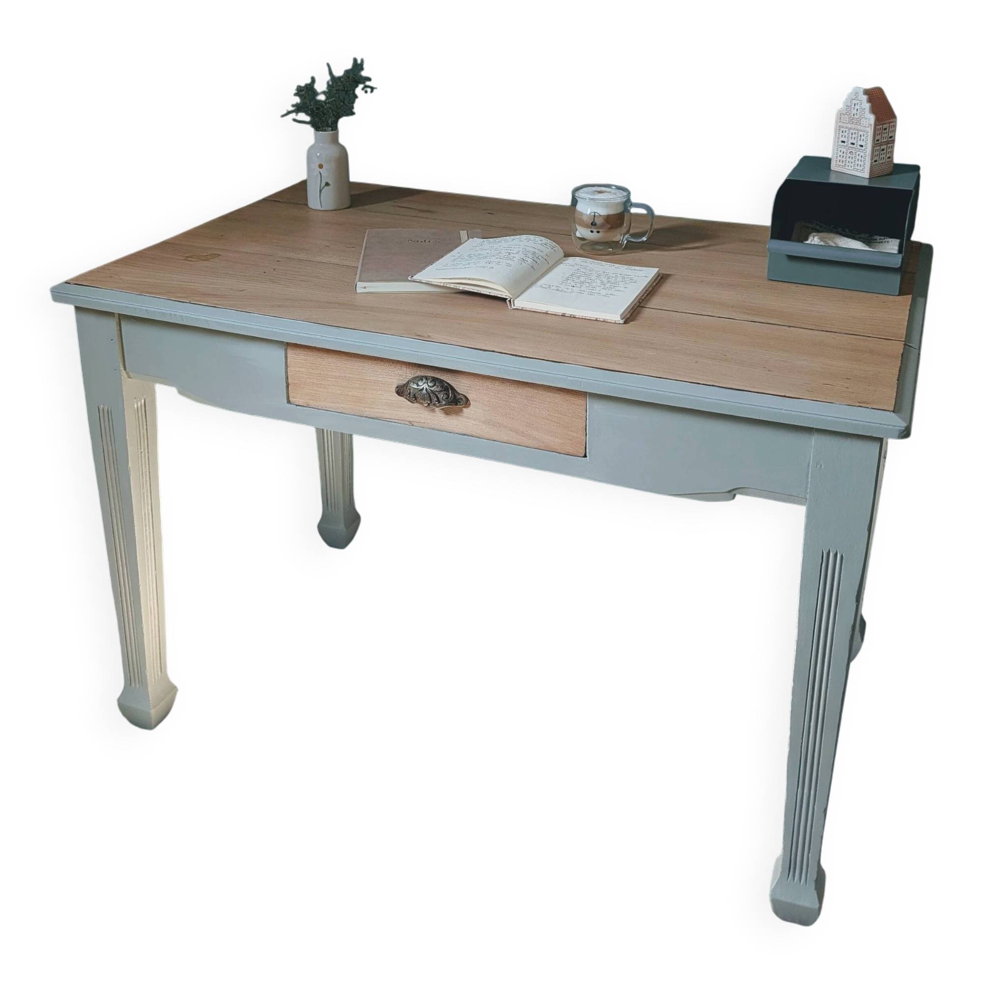 Bureau ancien rénové en bois et vert grisé
