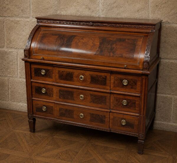 Bureau à cylindre en noyer marqueté – Époque Louis XVI, fin XVIIIe