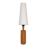 Mid-century modern sculptural table lamp in pine, 1970s.
