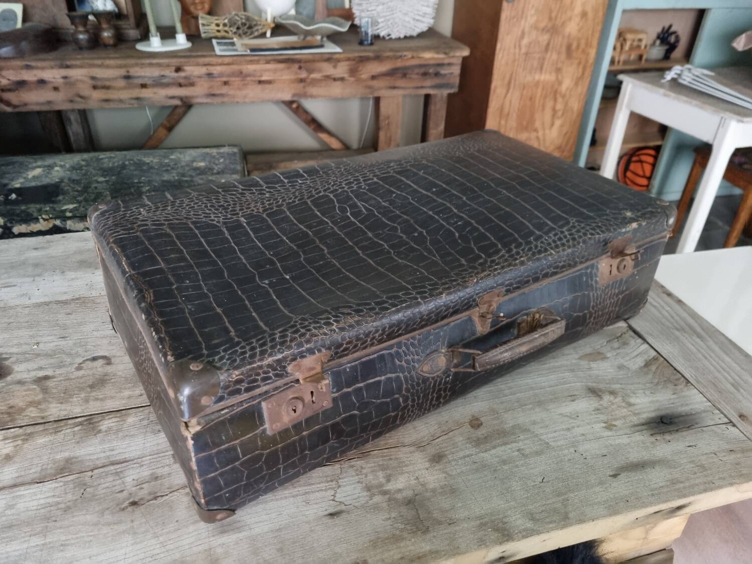 Vintage suitcase 1930