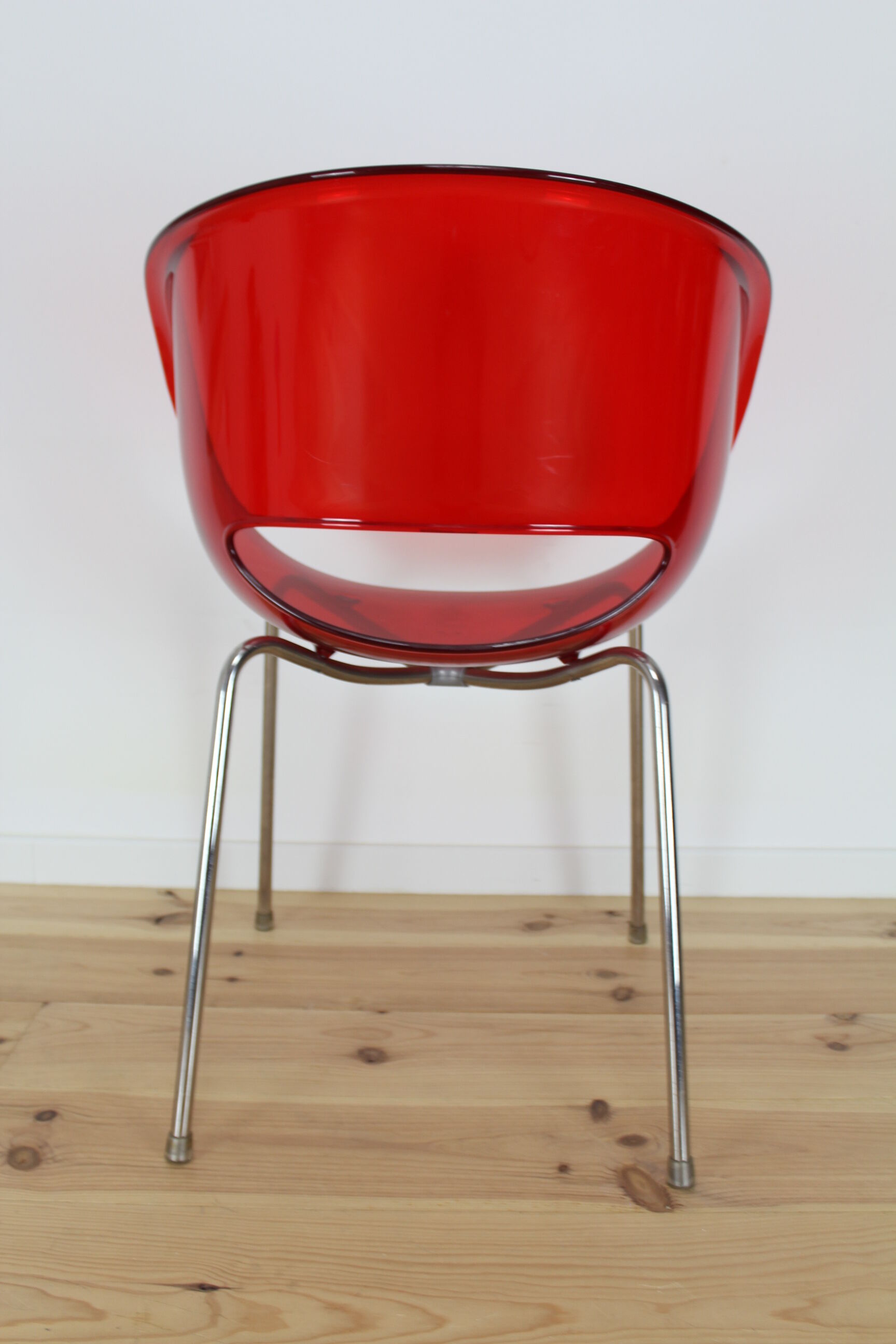 Sintesi Eye red plexiglass chair