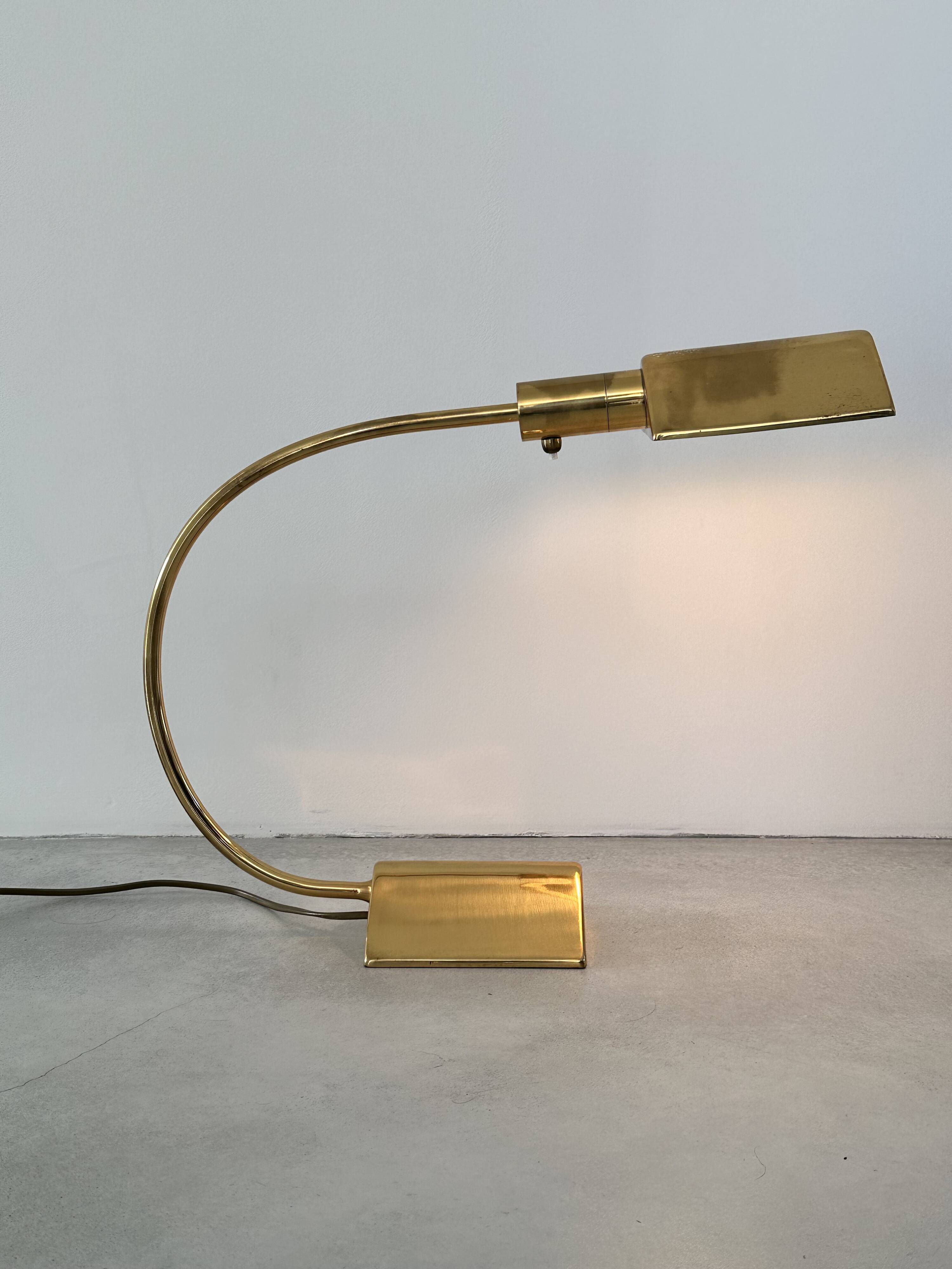 Lampe design de bureau ou de table Vintage en laiton de Boulanger Belgique 1970