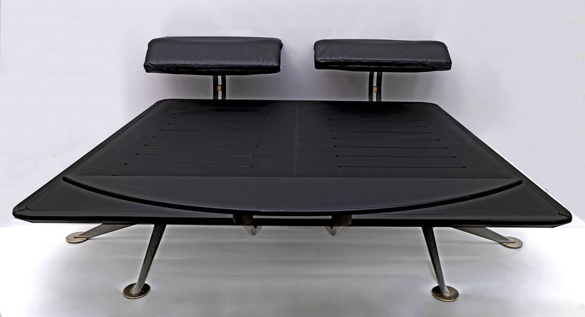 King Size double bed in brass and steel "Adia" by Paolo Piva for B&B, 1980s.