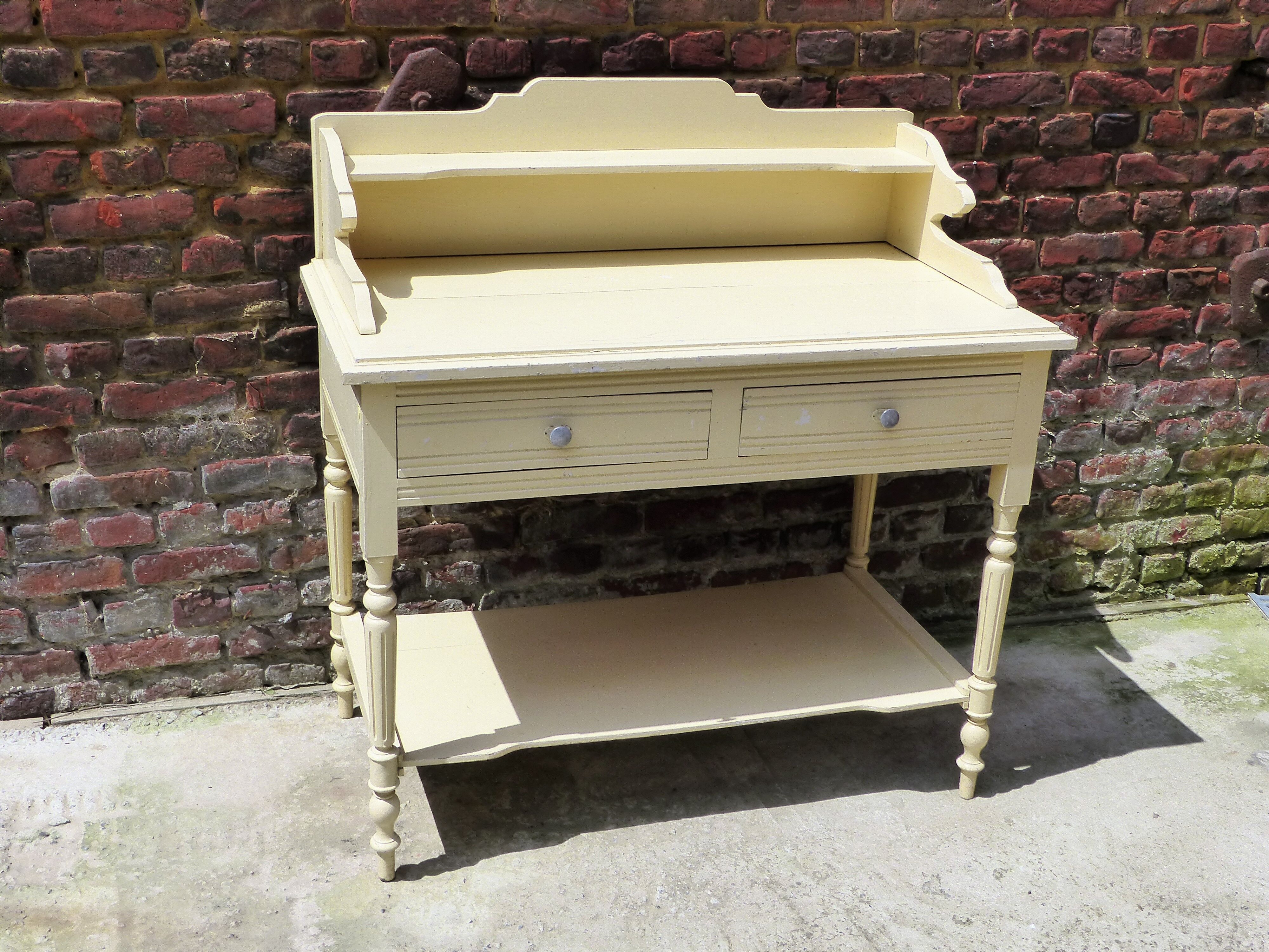 Dressing table toilet