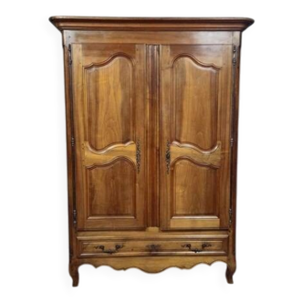Louis XV period wardrobe in solid walnut from the 18th century.