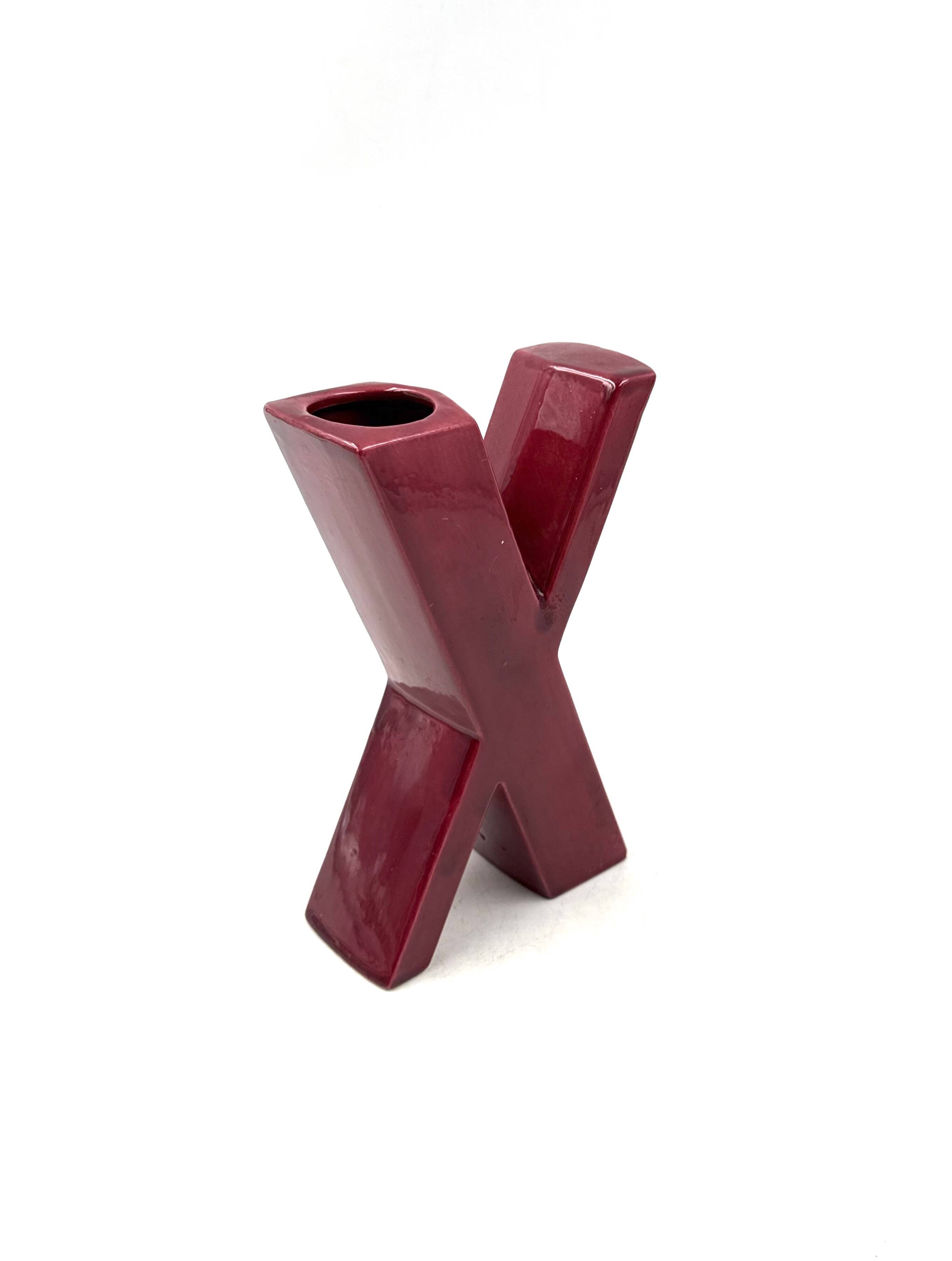 Space age red X letter shaped solifleur vase, Marcel Radureau France 1970