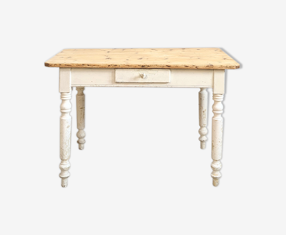 Farm table