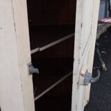 Encoignure ancienne en pin. Armoire d’angle