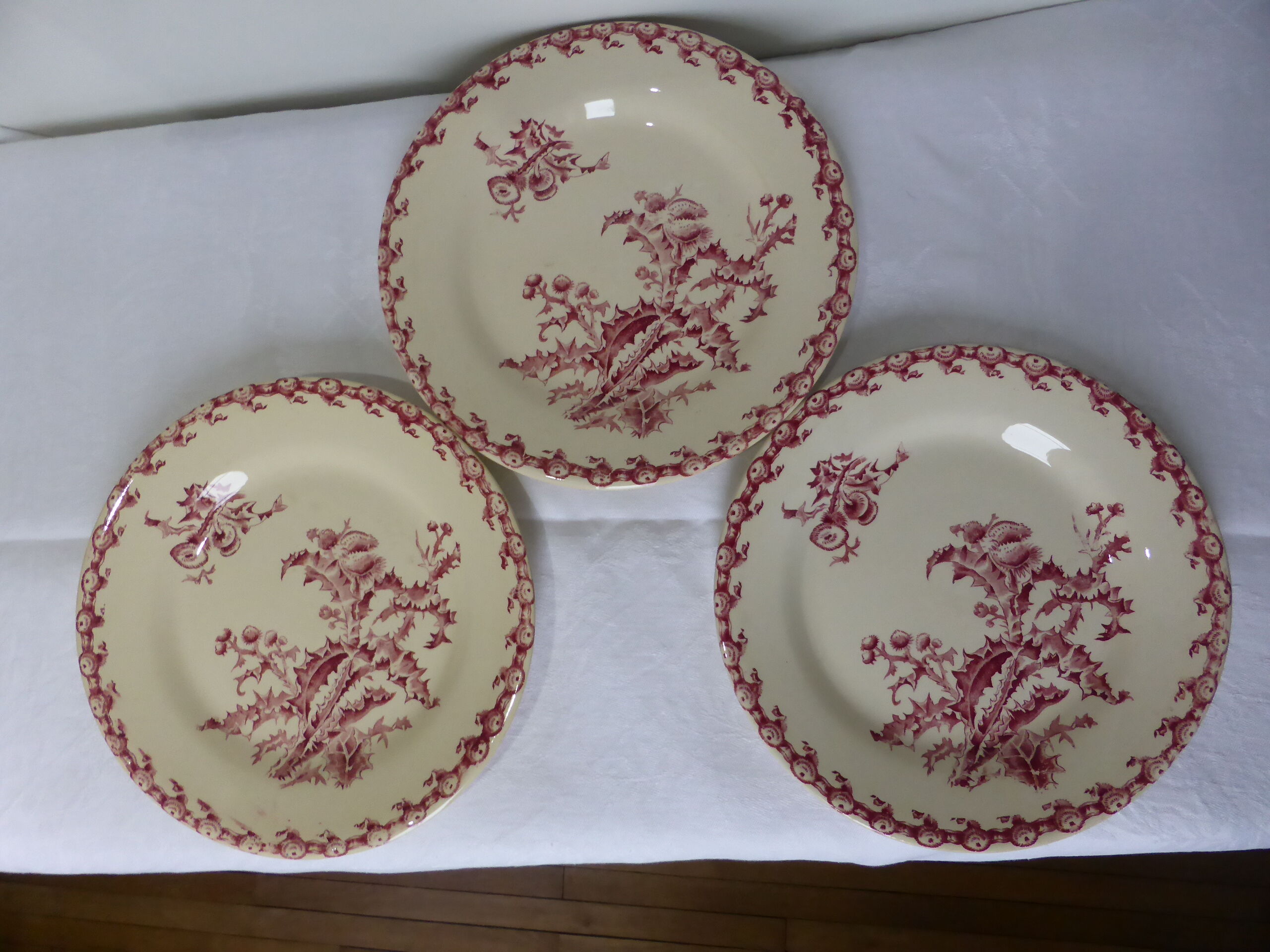 3 flat plates of Gien model Thistles 211215