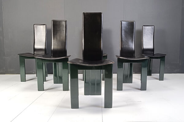 Copie d'un ensemble de 6 chaises de salle à manger en cuir italien et laqué vert, années 1980.