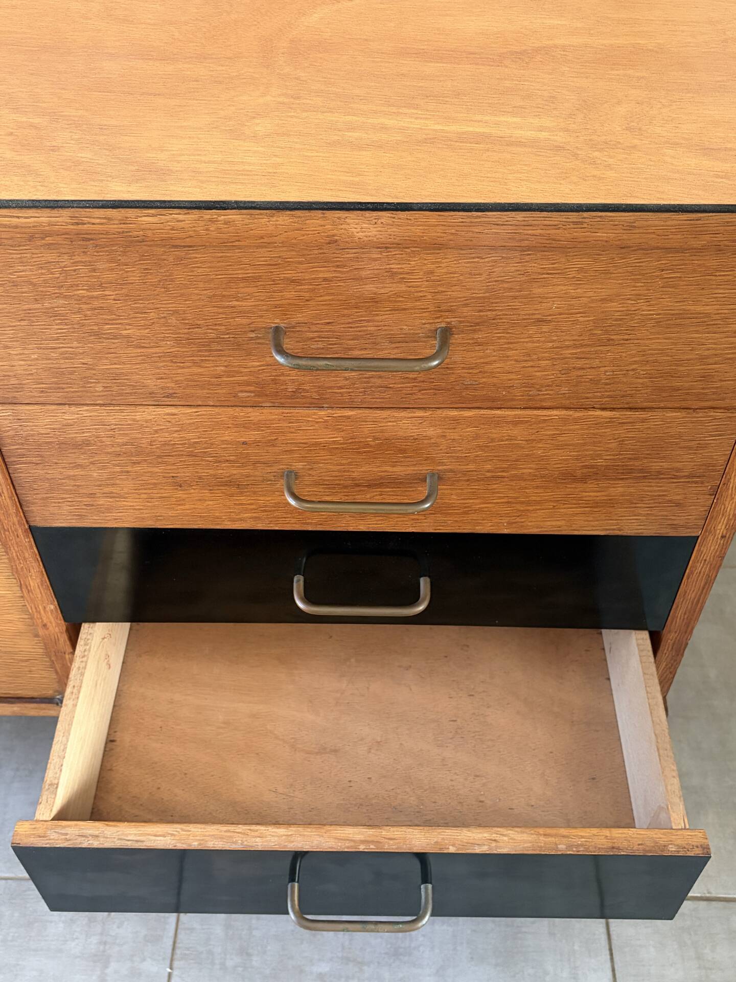 Vintage enfilade Claude Vassal