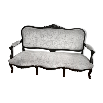 Canapé 3 places minimum de style Louis XV d'époque refait à neuf velours gris très lumineux et galon