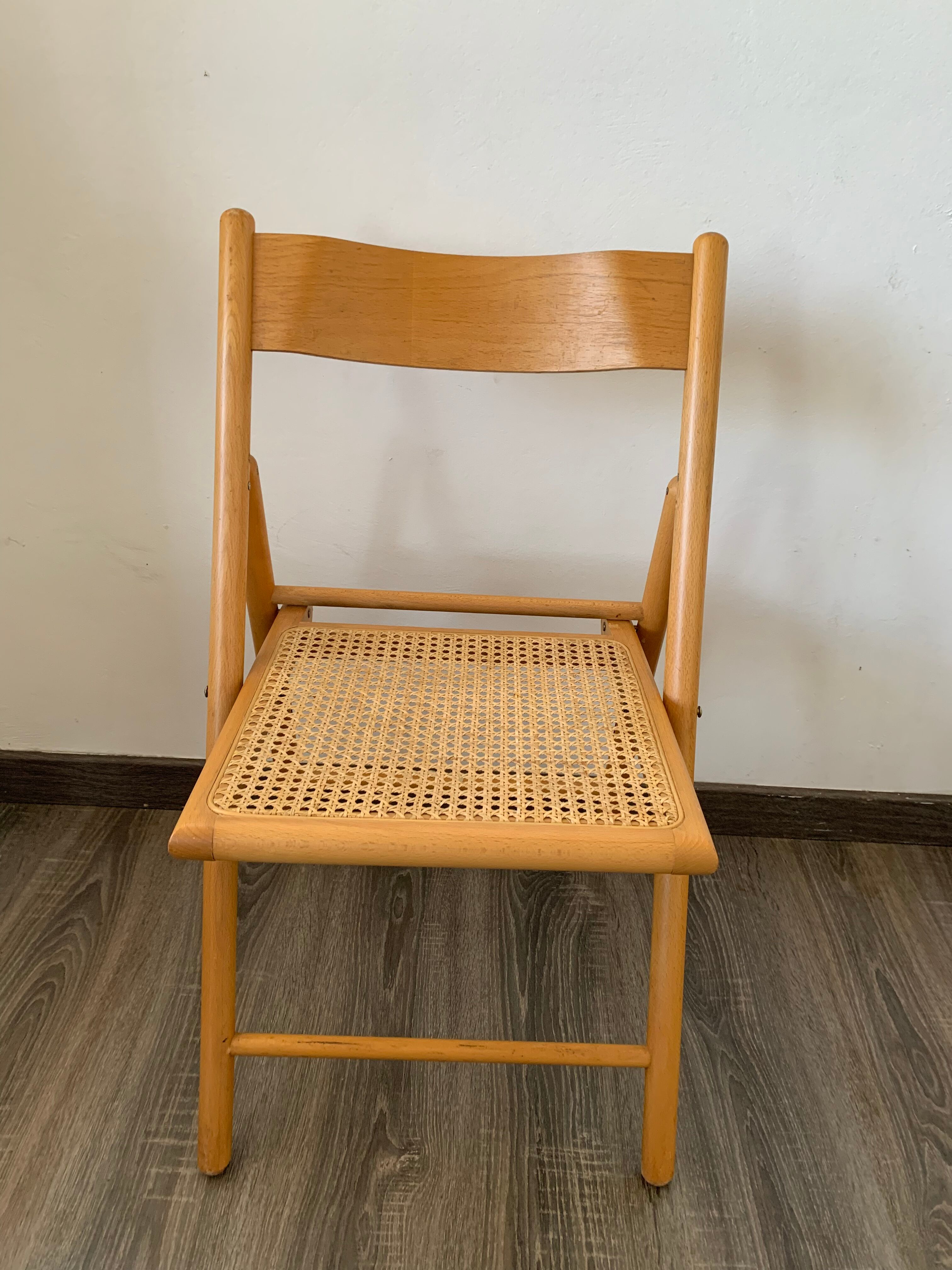 Folding cannee chair