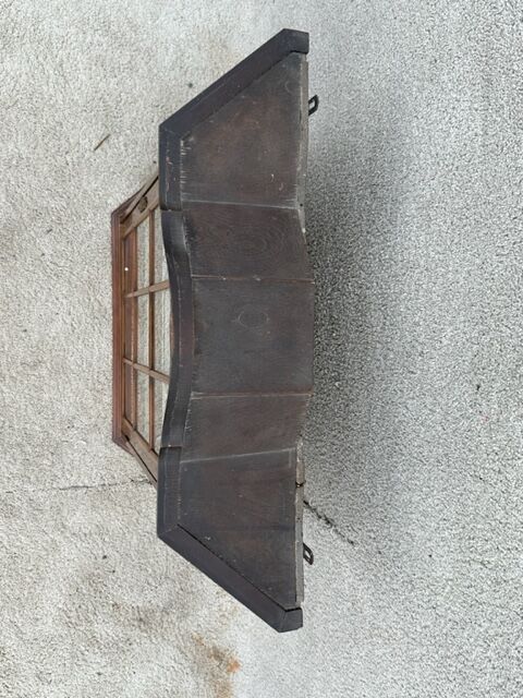 Display case to hang