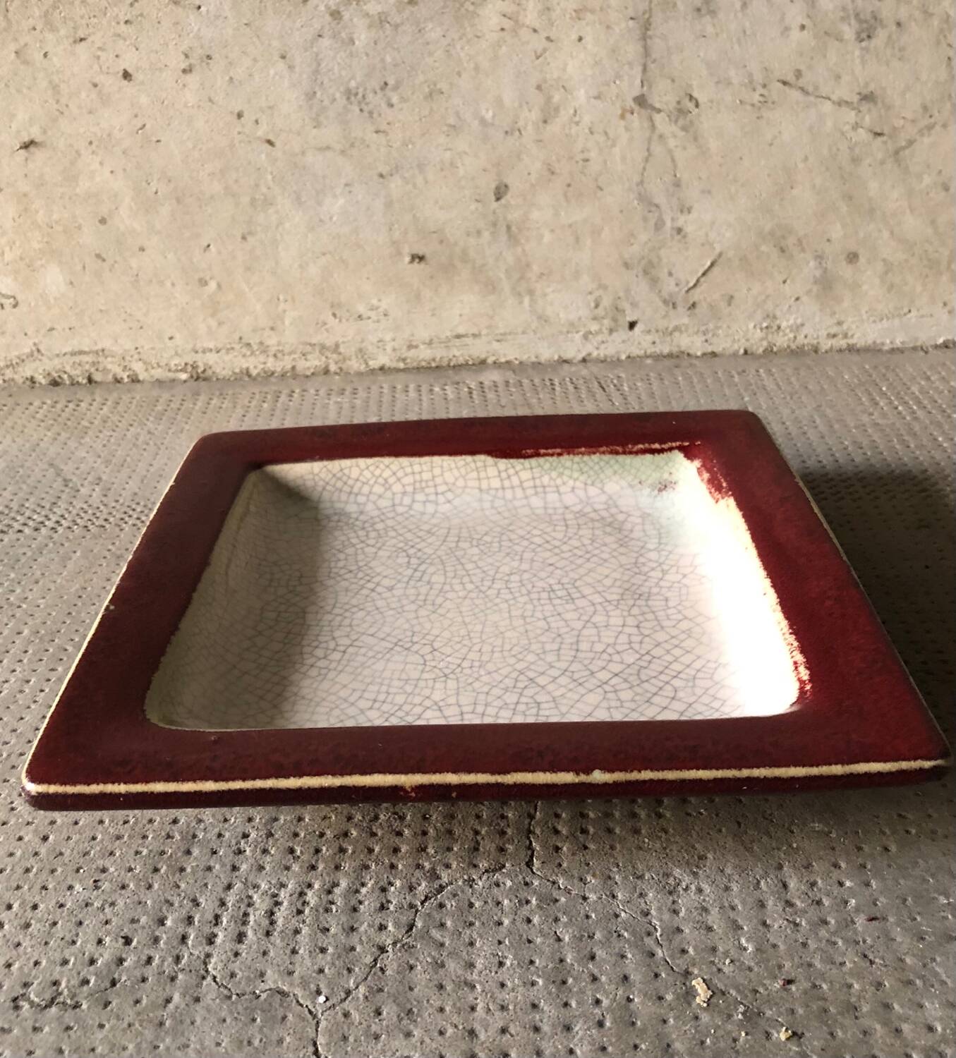 Cracked ceramic bowl or empty pocket