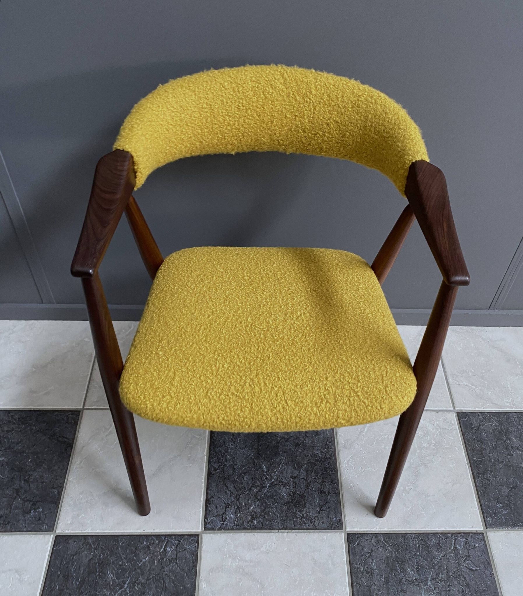 Chaise Thomas Harlev modèle 213 en Boucle jaune