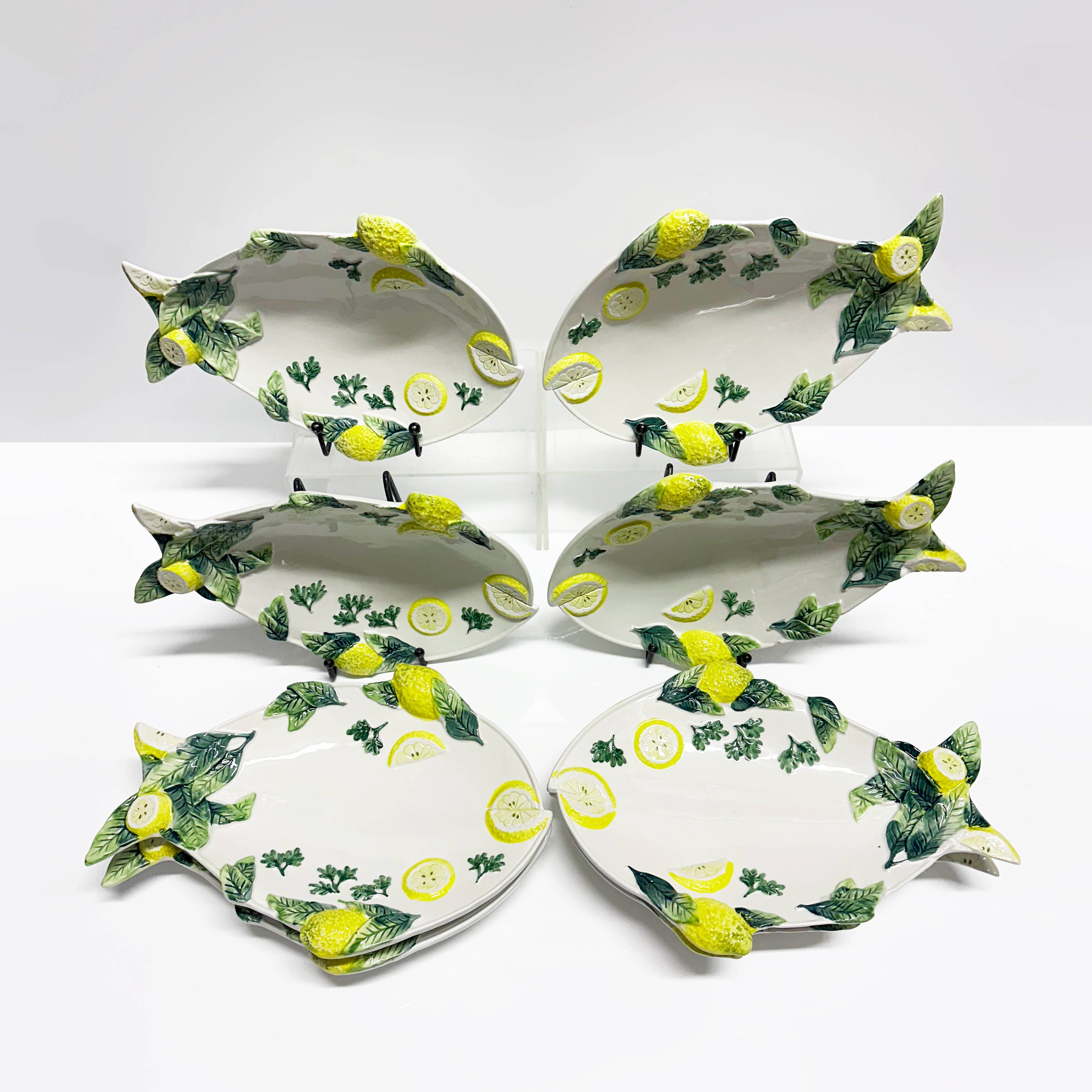 Set of 8 Italian fish plates in Barbotine ceramic.