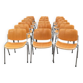 Suite de 18 chaises DSC106 de Giancarlo PIRETTI pour Castelli