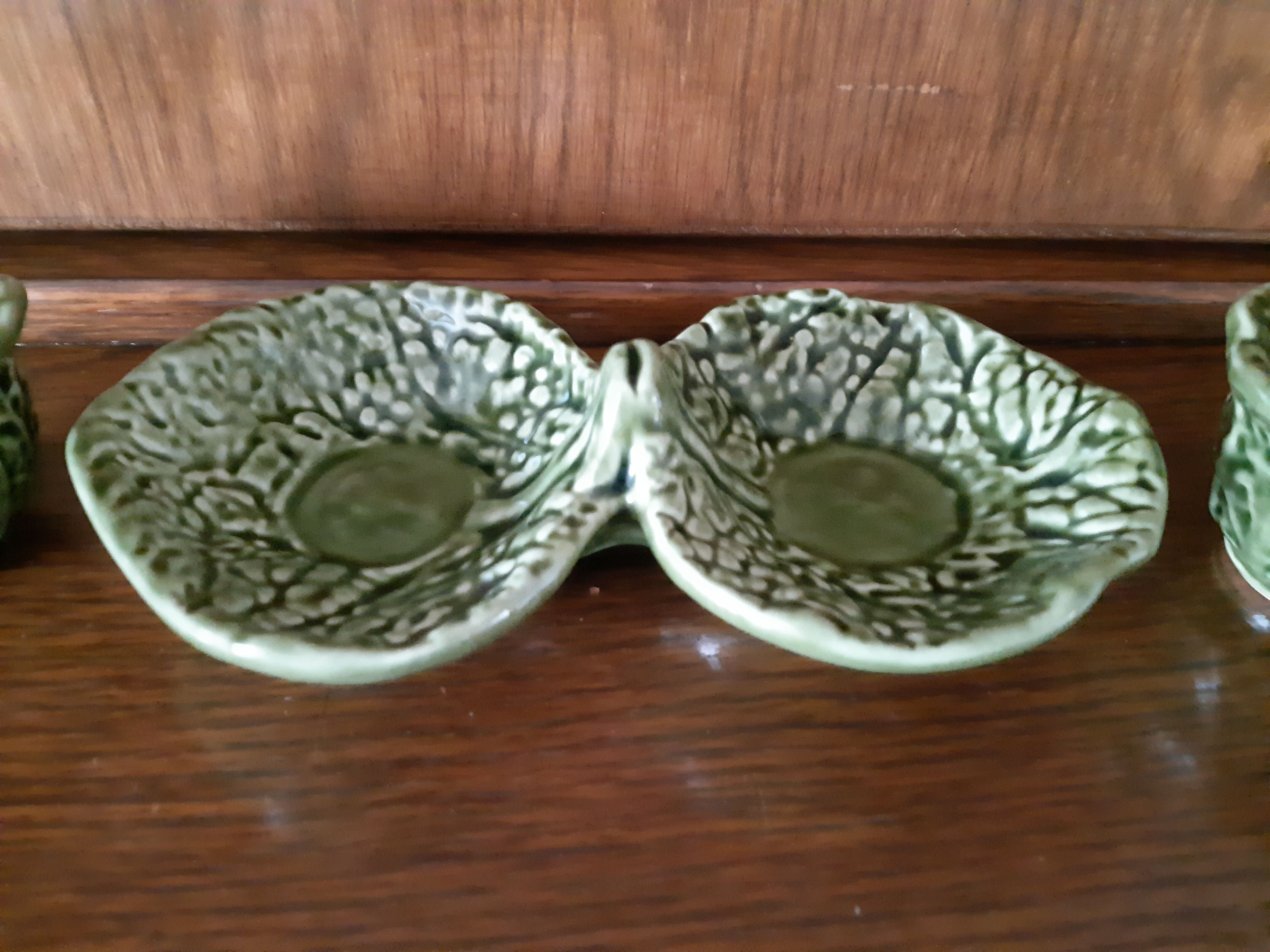 Salt and pepper service on their tray, in the shape of cabbages