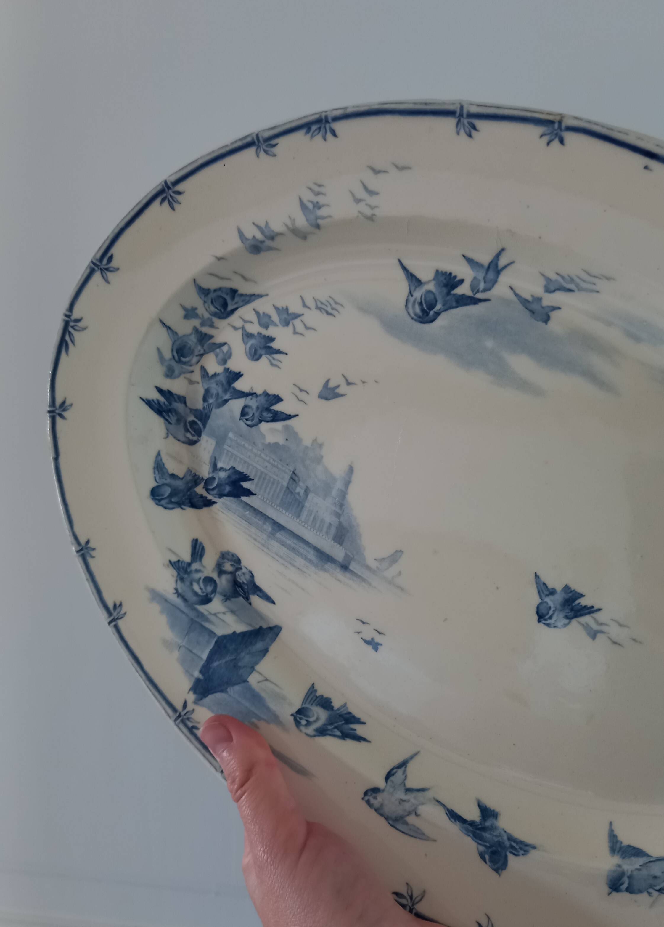 GIEN oval dish “Flight of birds”. 1900 Art Nouveau tableware.
