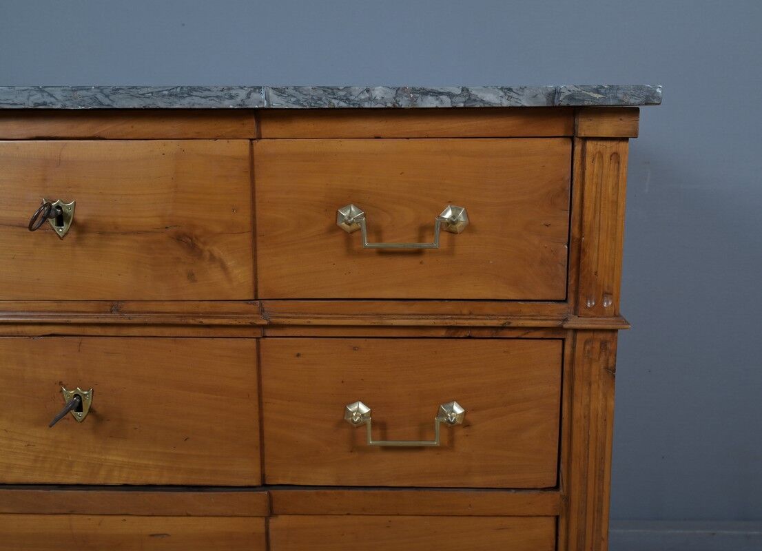 Mahogany commode, Louis XVI period – late 18th century.