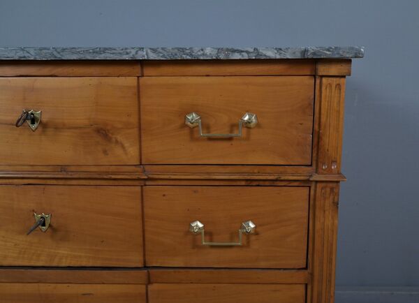 Commode de propriété en merisier, époque Louis XVI – fin XVIIIe