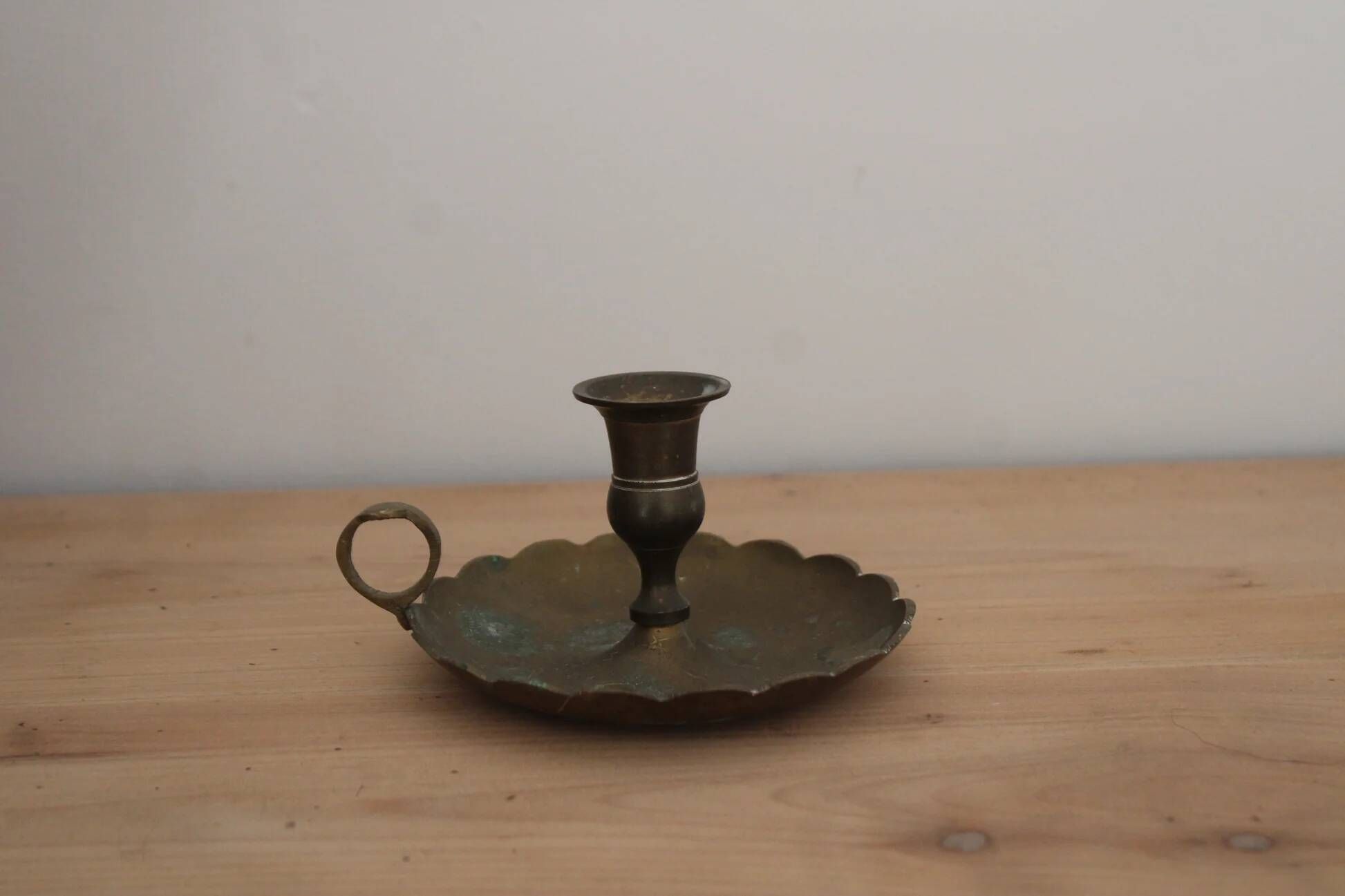 Antique hand candlestick in patinated brass – Vintage cellar rat