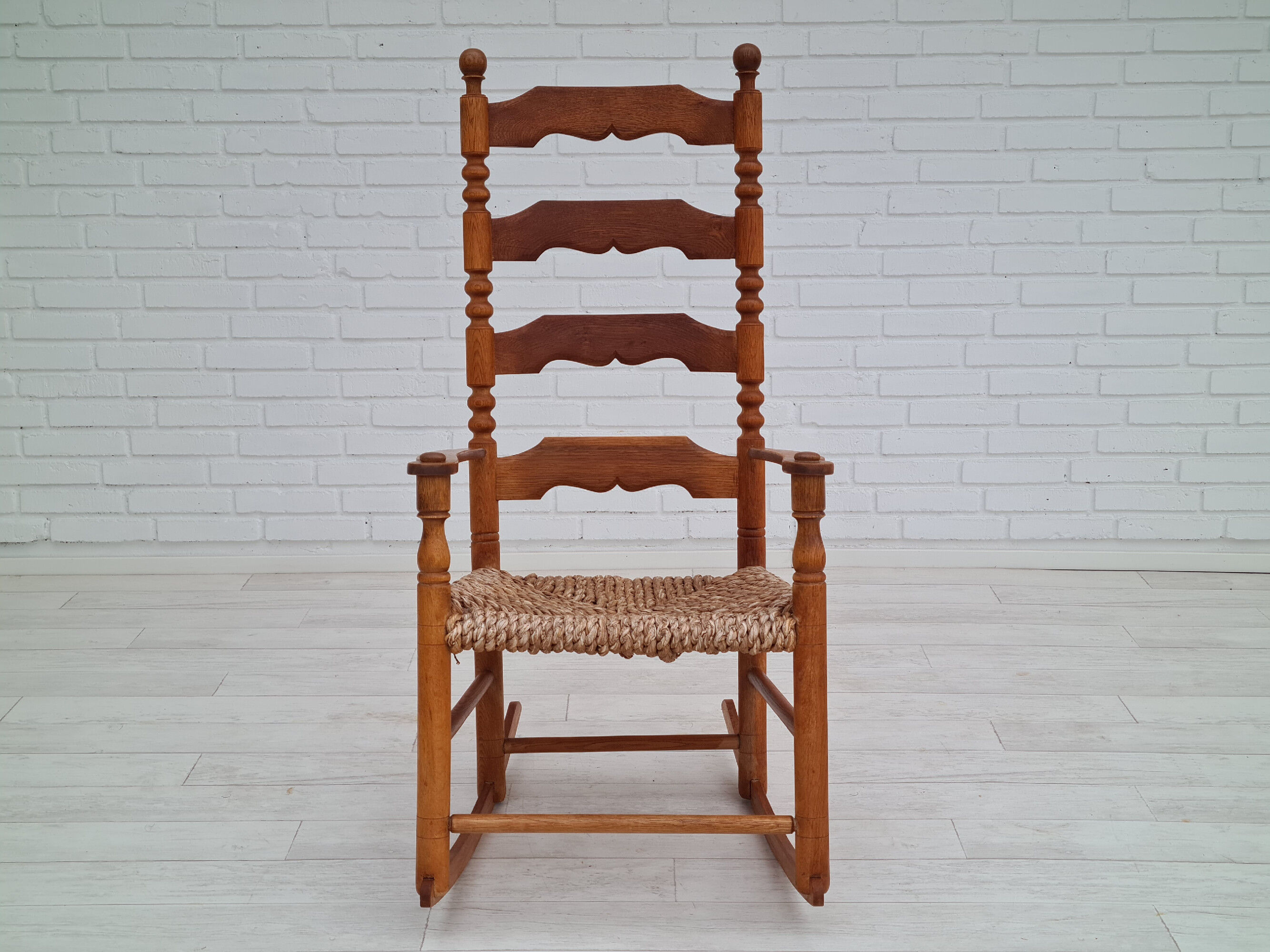 Rocking-chair, oak wood, natural fiber