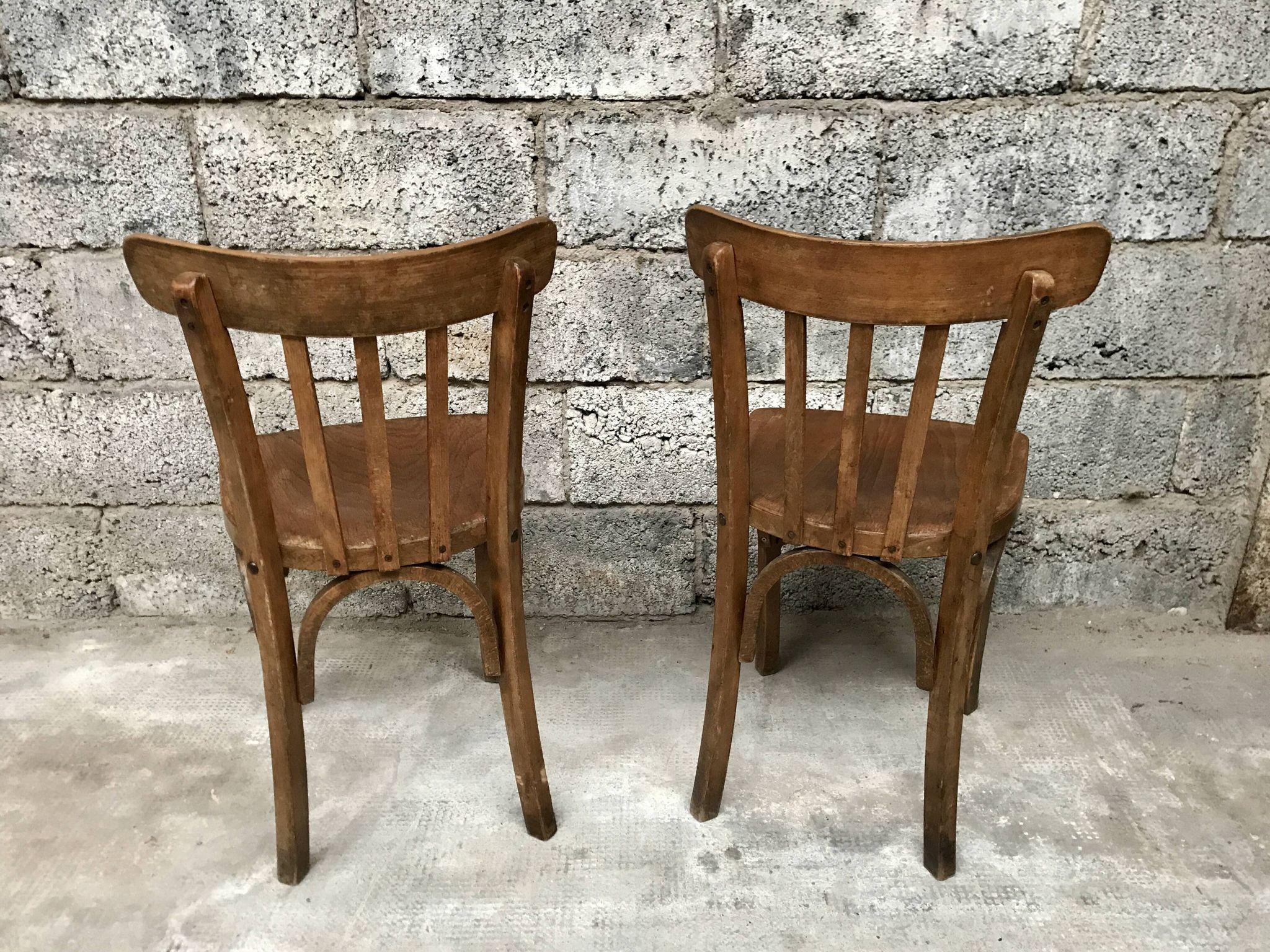 Pair of bistro chairs troquet Parisien in curved wood 1950