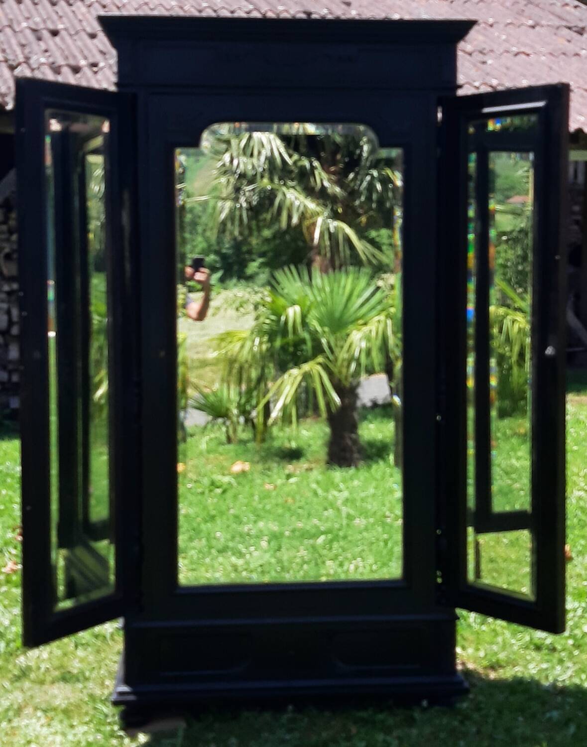 Dressmaker's cabinet with beveled triptych mirrors. (Mirror cabinet)