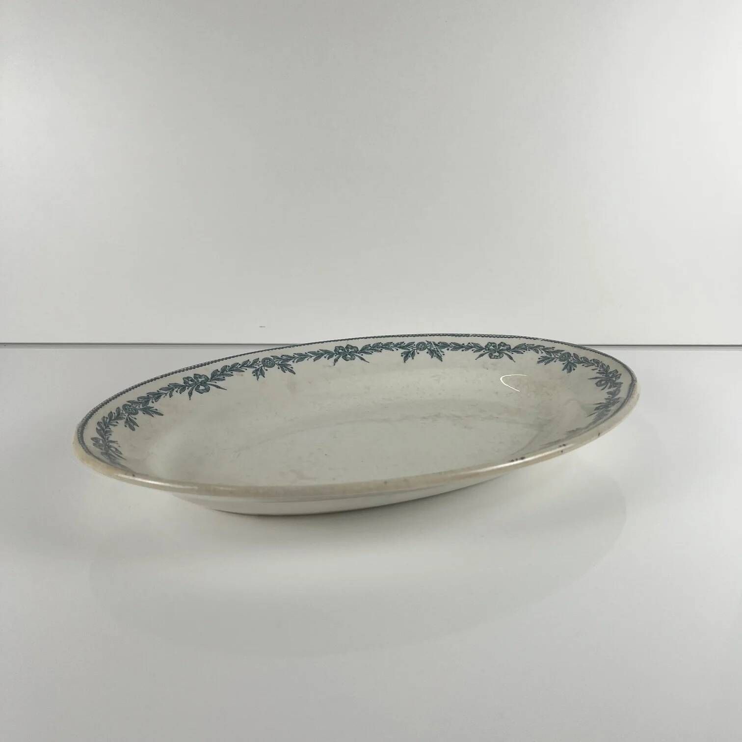 Oval ironstone plate model "Laurels" by Moulins des Loups - Hamage, 1900