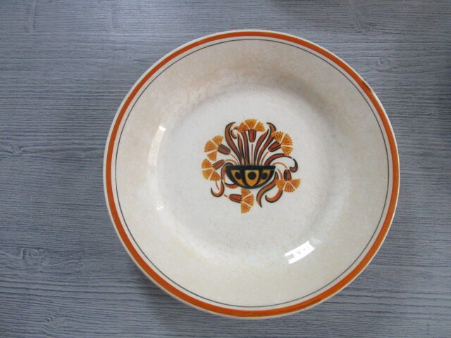 6 old art-deco flat plates in earthenware by Creil Montereau, model carnations
