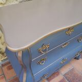 Curved chest of drawers