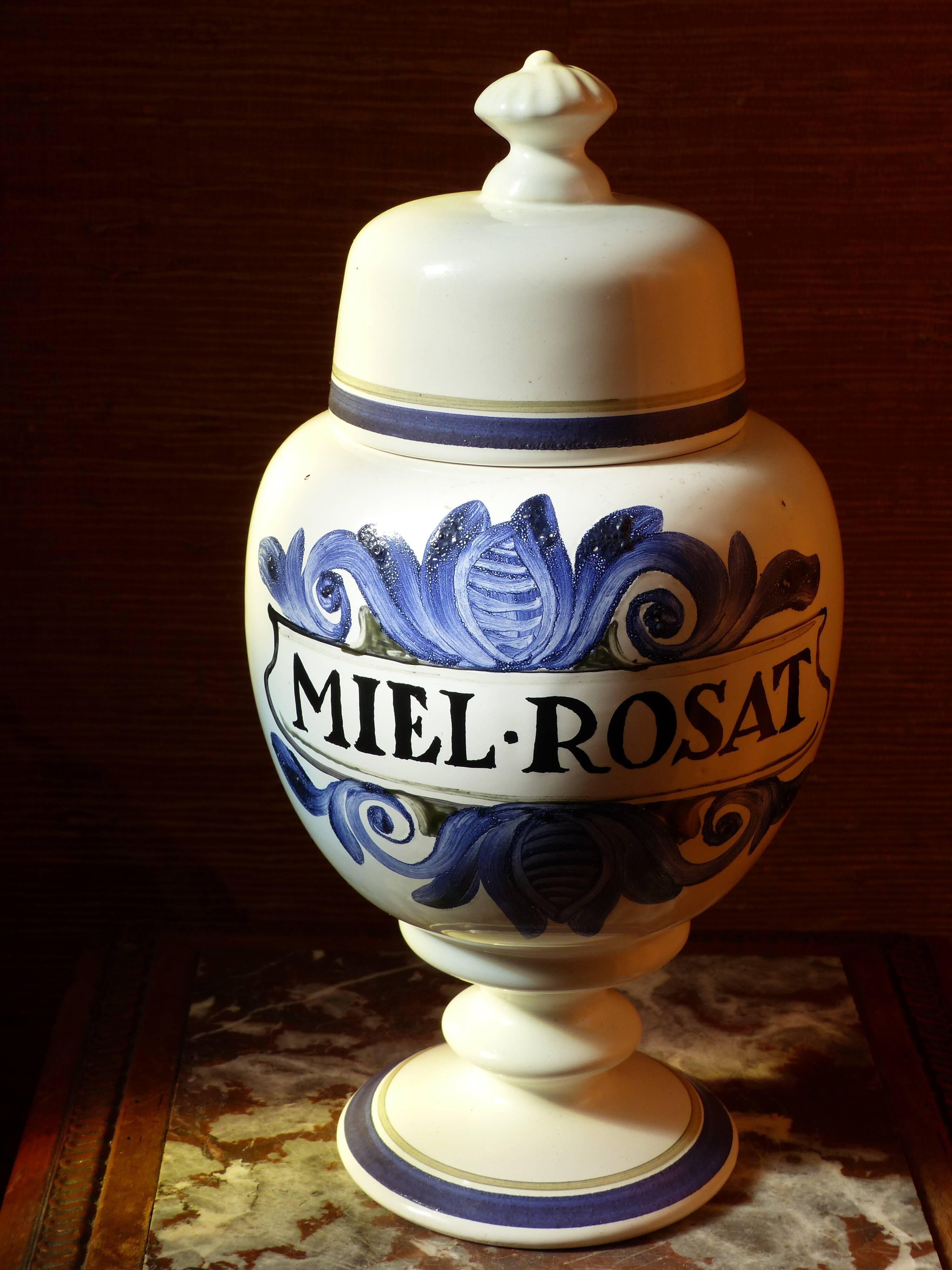 Apothecary pot faience of Biot