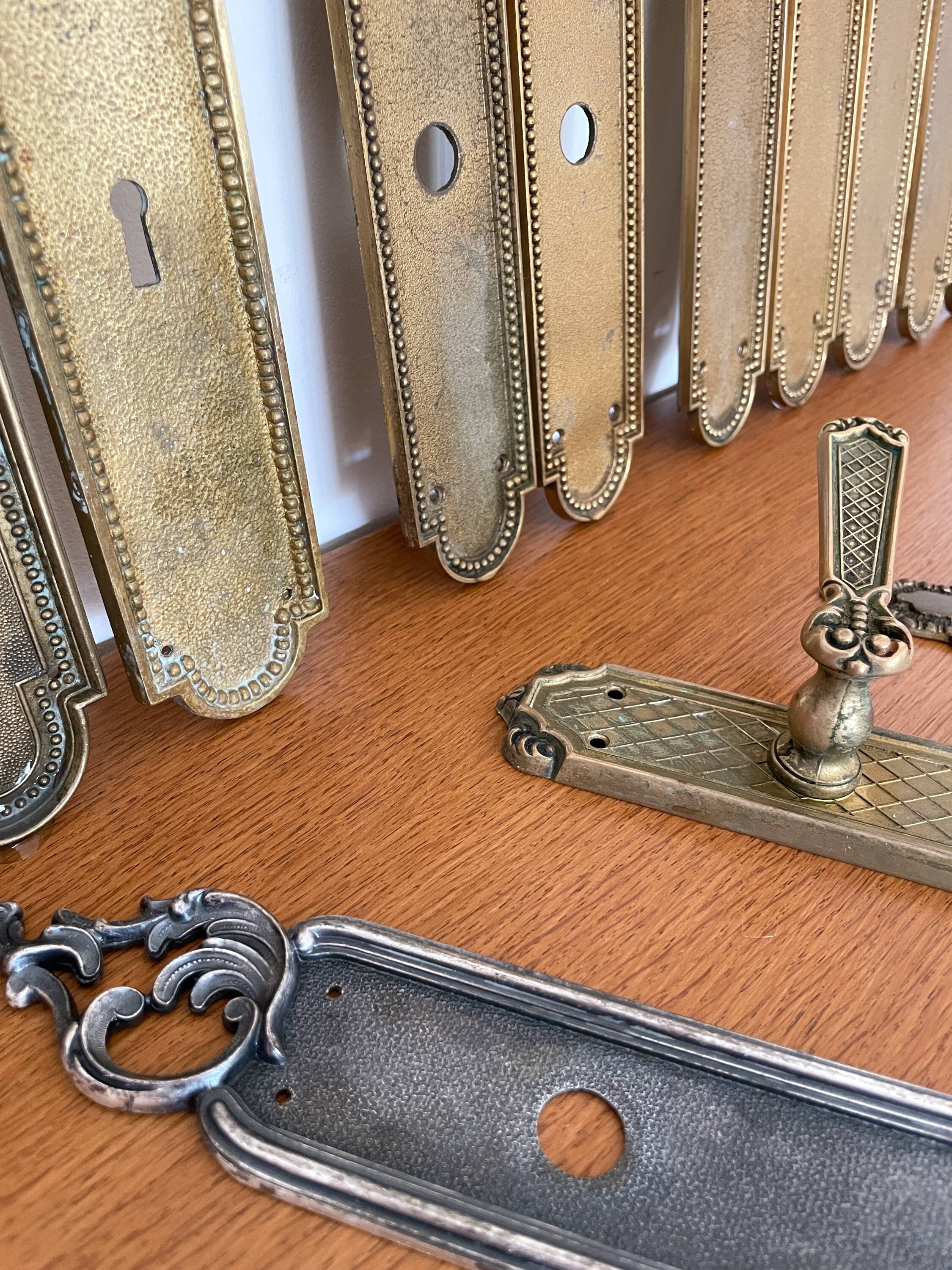 Set of 13 antique beaded brass cleanliness plates + handle – 19th century