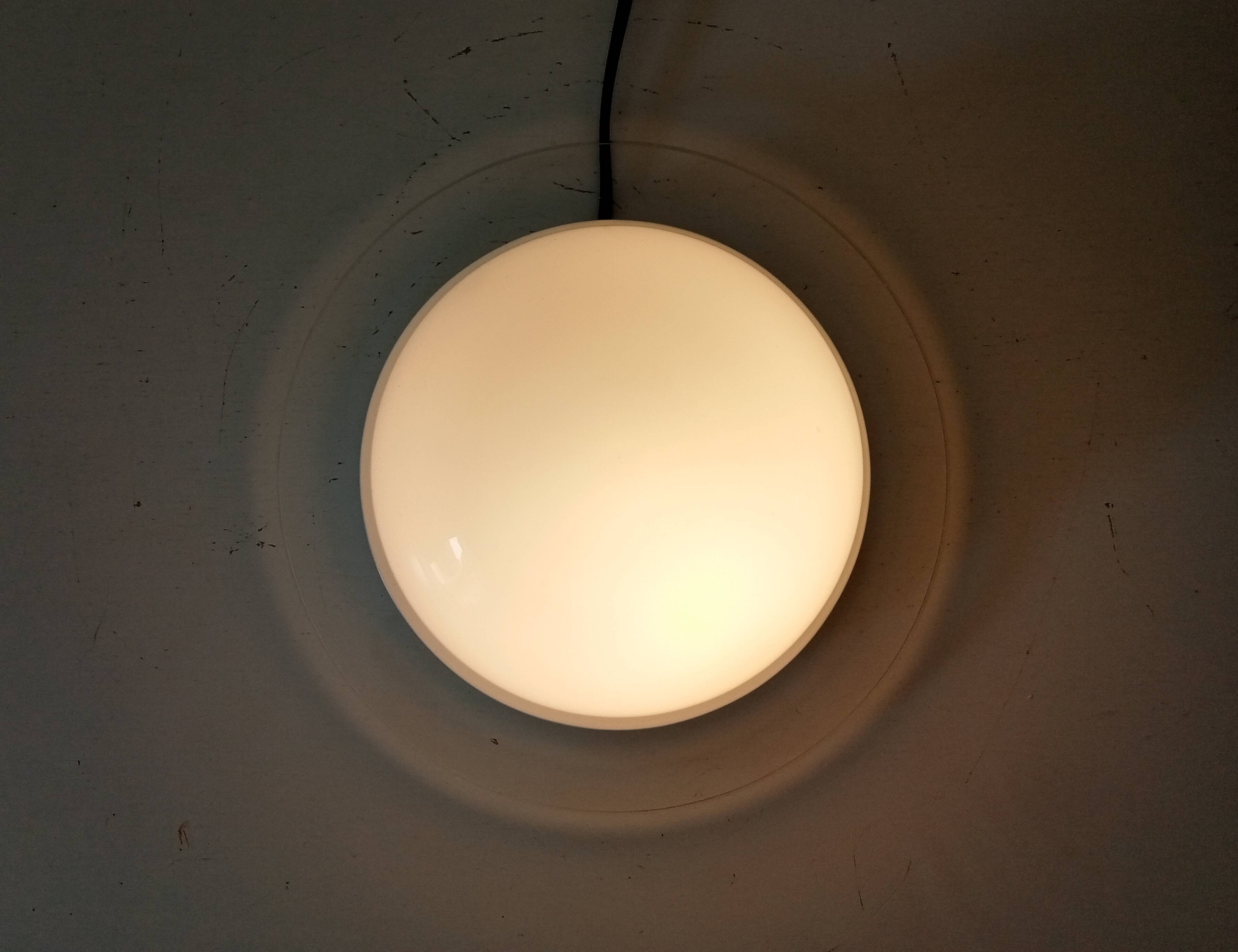 Vintage wall lamp in opaline and lucite