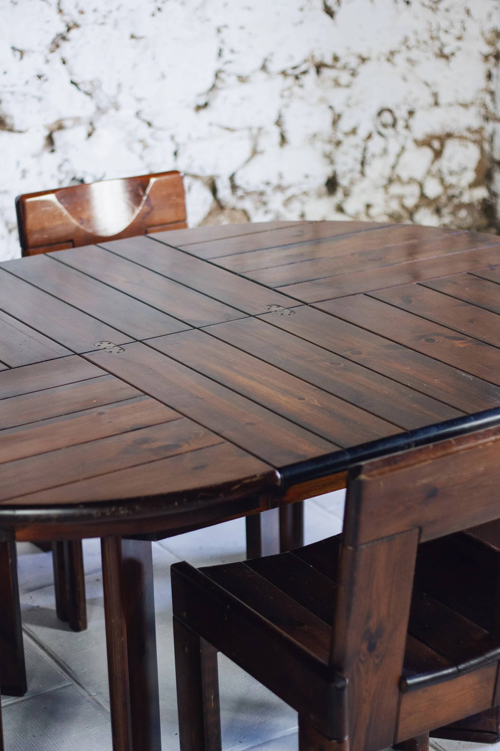 Extendable table and 5 chairs by Silvio Coppola, 1970.