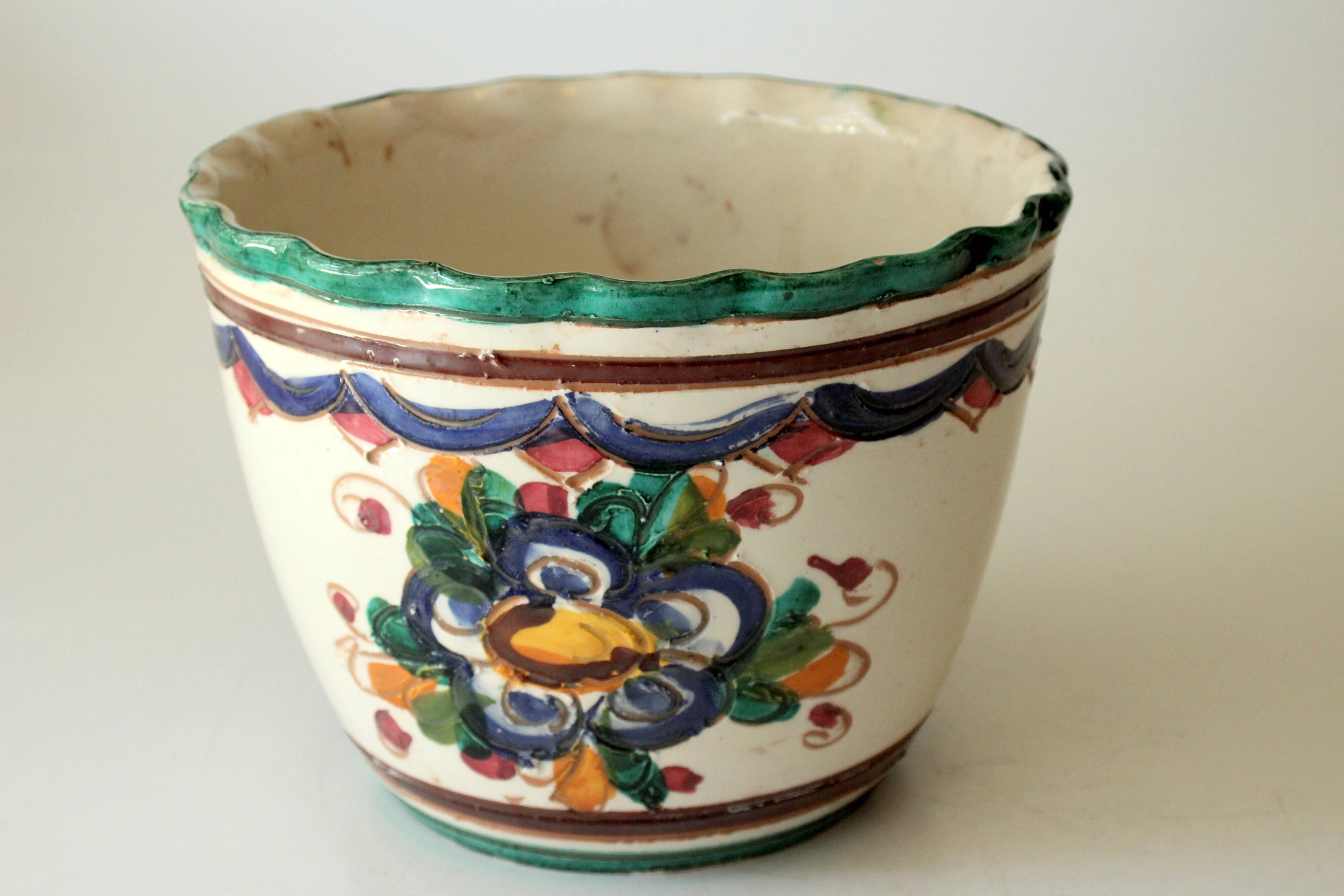 Ceramic planter with a wavy edge - vintage