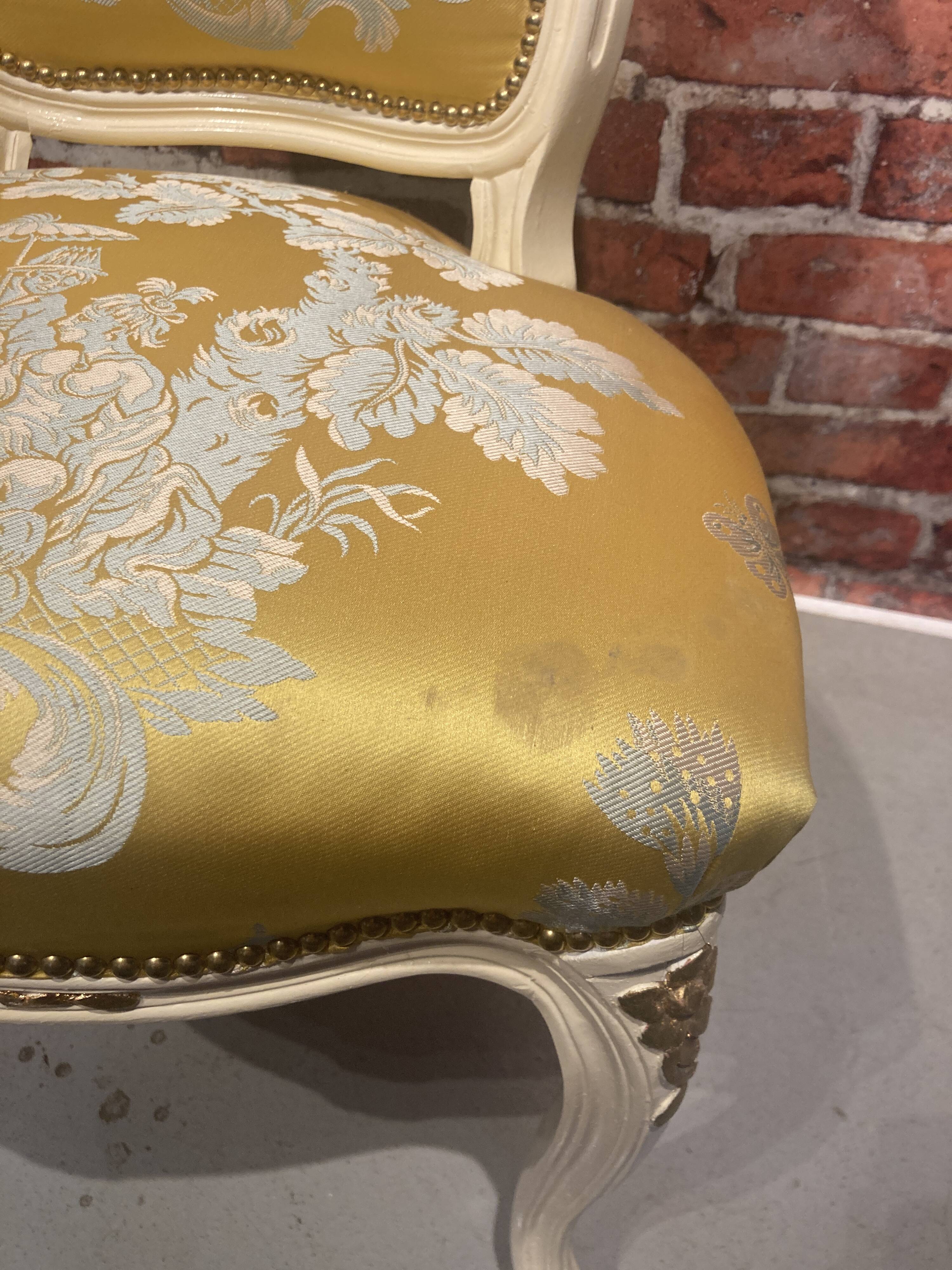 Lot d'un fauteuil et d'une chaise