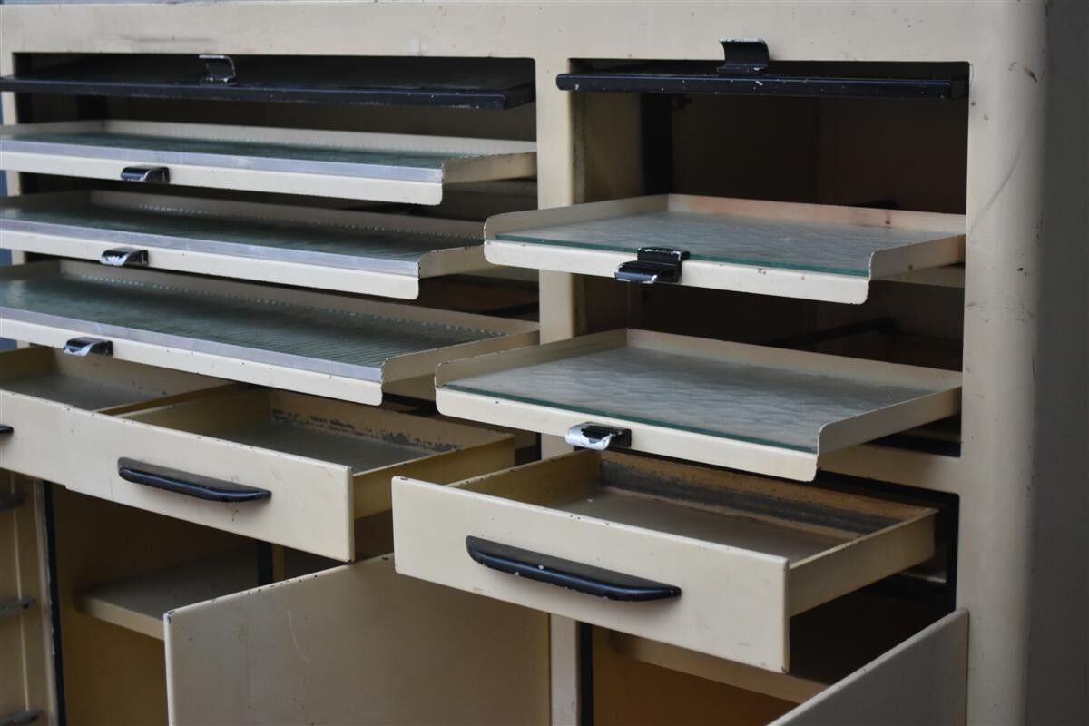 Furniture business in dentist painted plate 1950