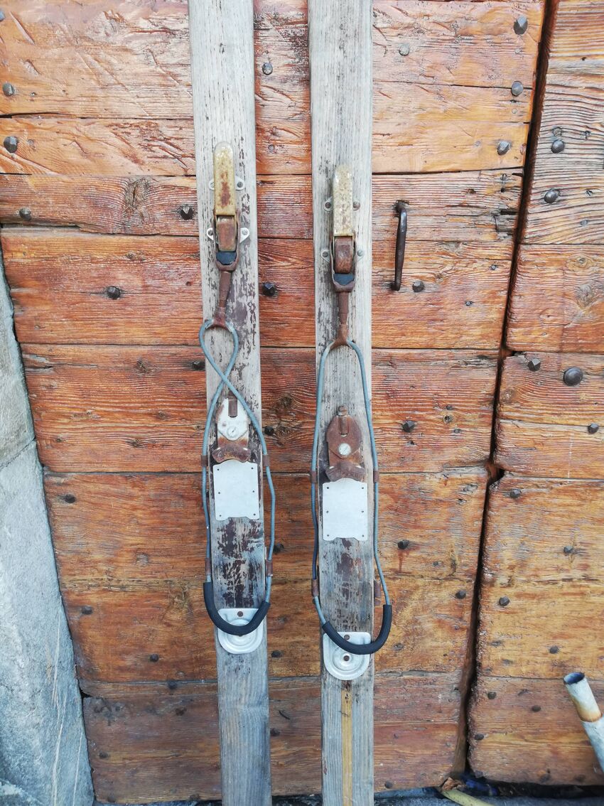 Paire de skis anciens Ramy | Selency