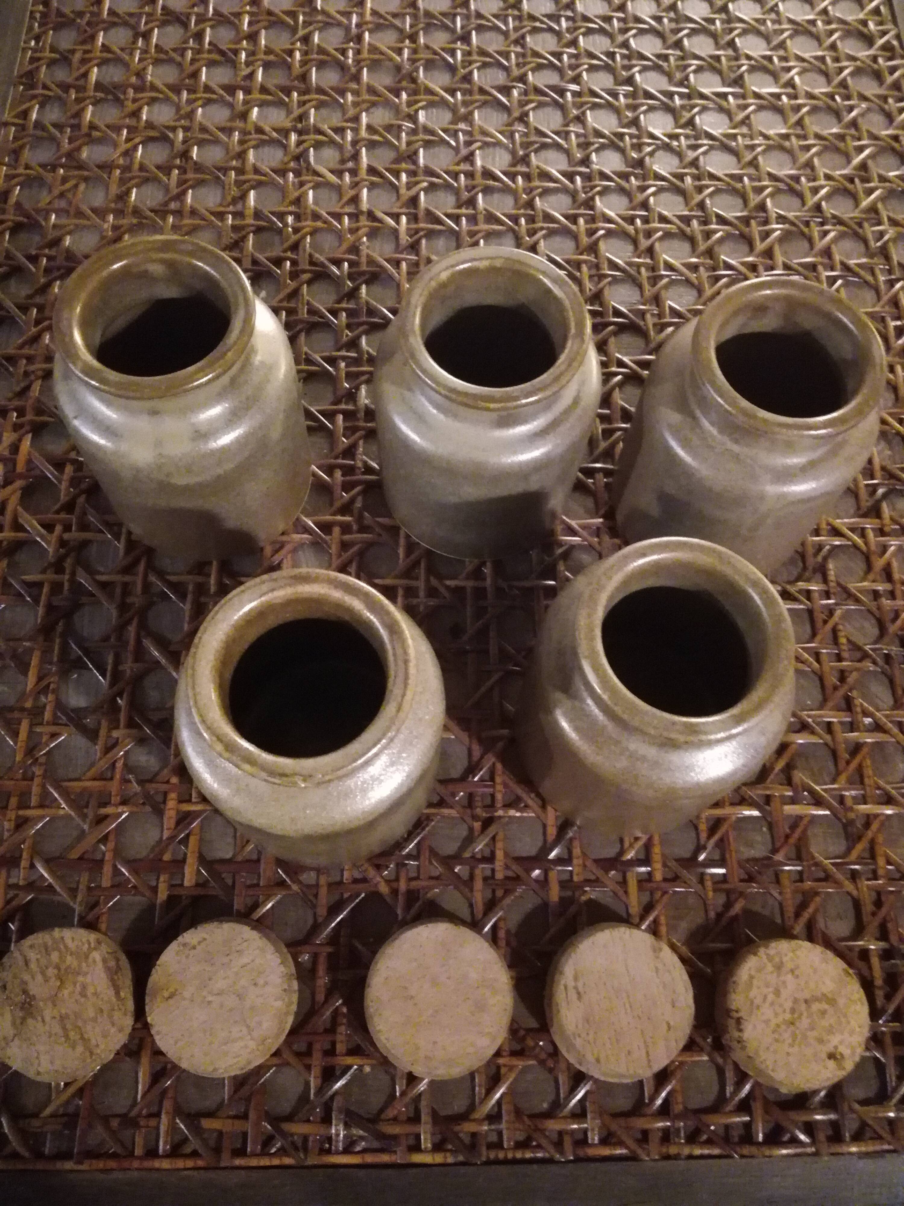 5 spice pots in sandstone