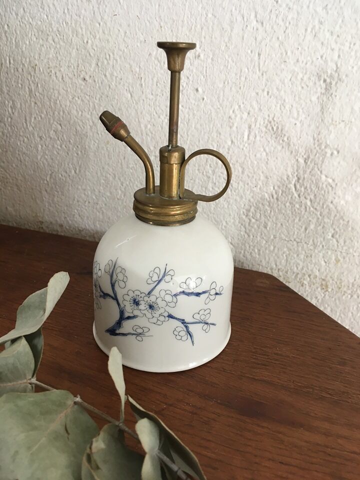 Porcelain plant spray