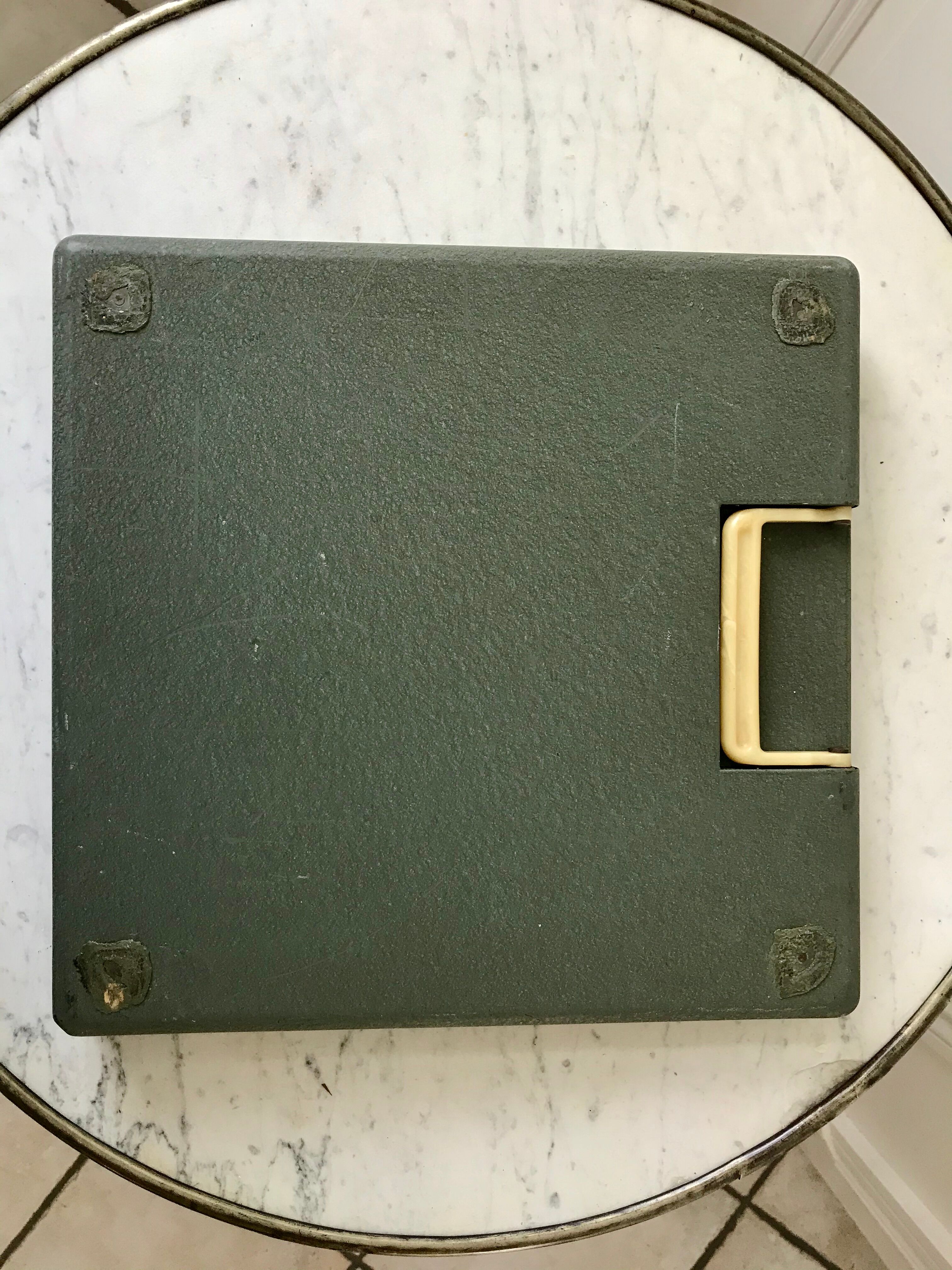 flat typewriter gray green My Rooy 50s-60s