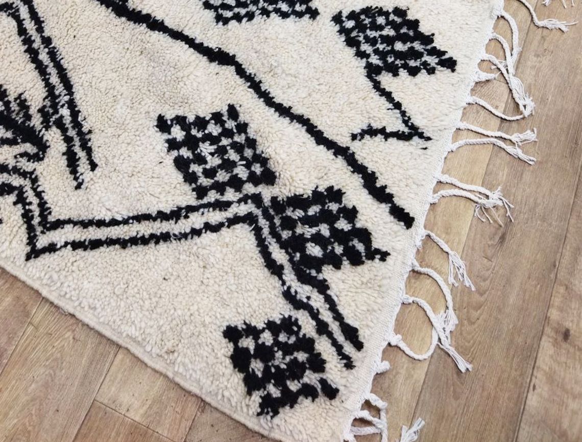 Handmade moroccan berber carpet 305 x 195 cm