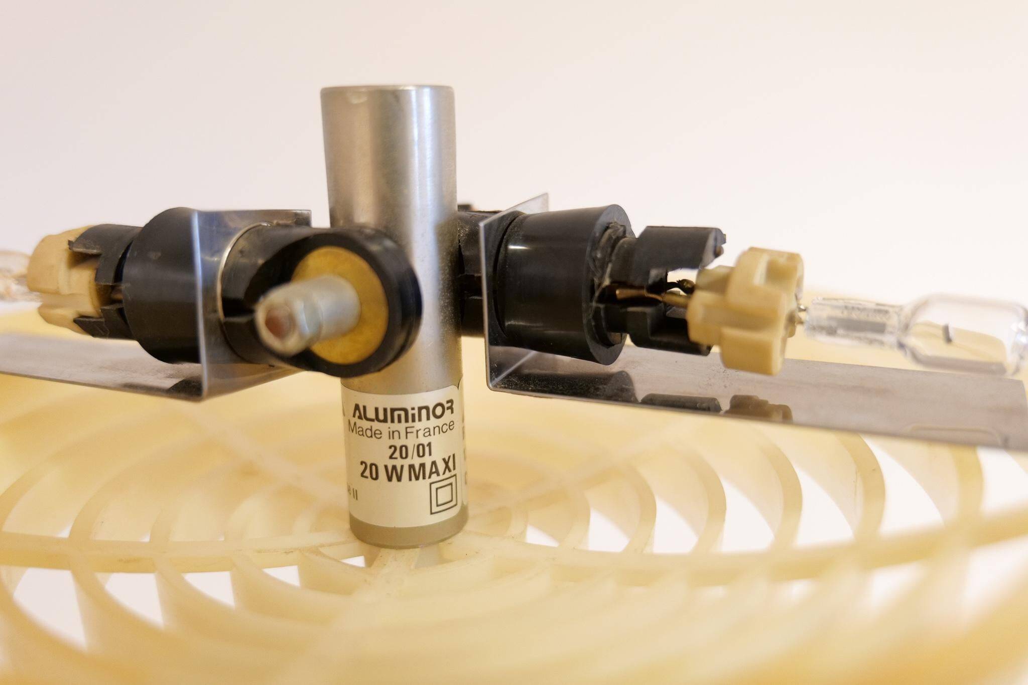 Lampe de table époque spatiale Aluminor France années 1990