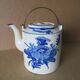 Antique CHINESE Porcelain TEAPOT in blue & white, late 19th century.