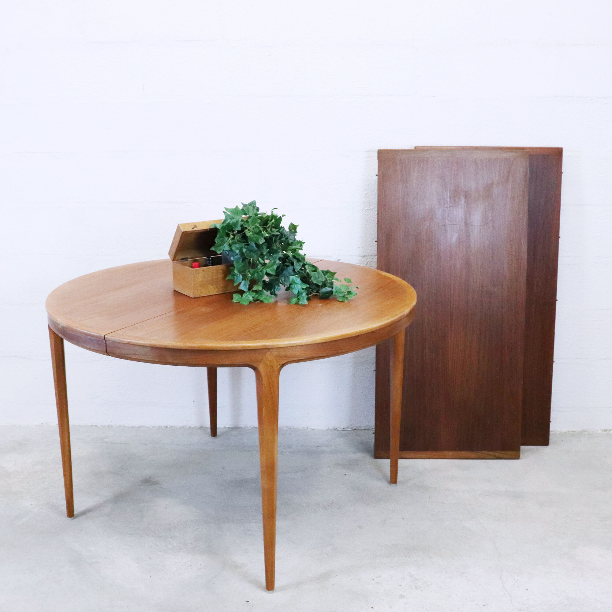 Walnut dining table, Bodafors, 1960