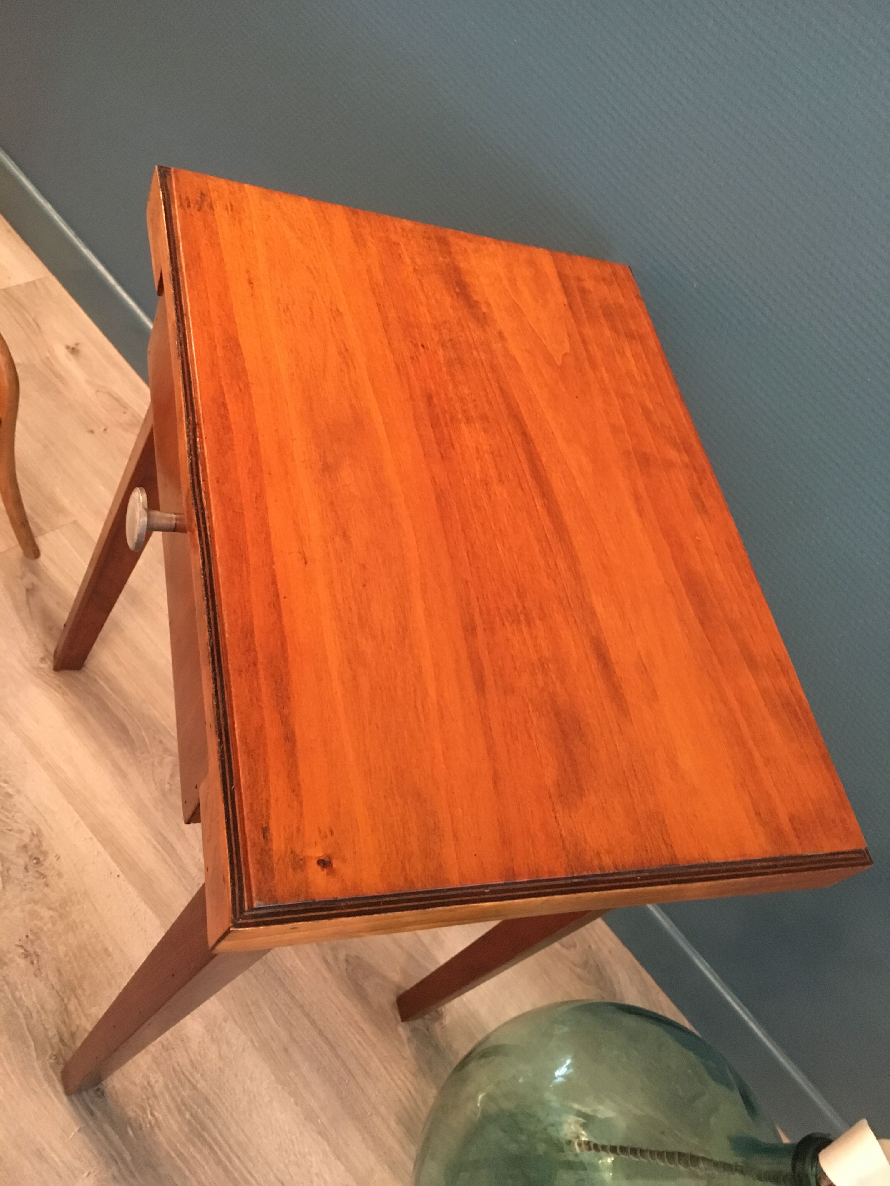 Art Deco 1940 side table compass feet