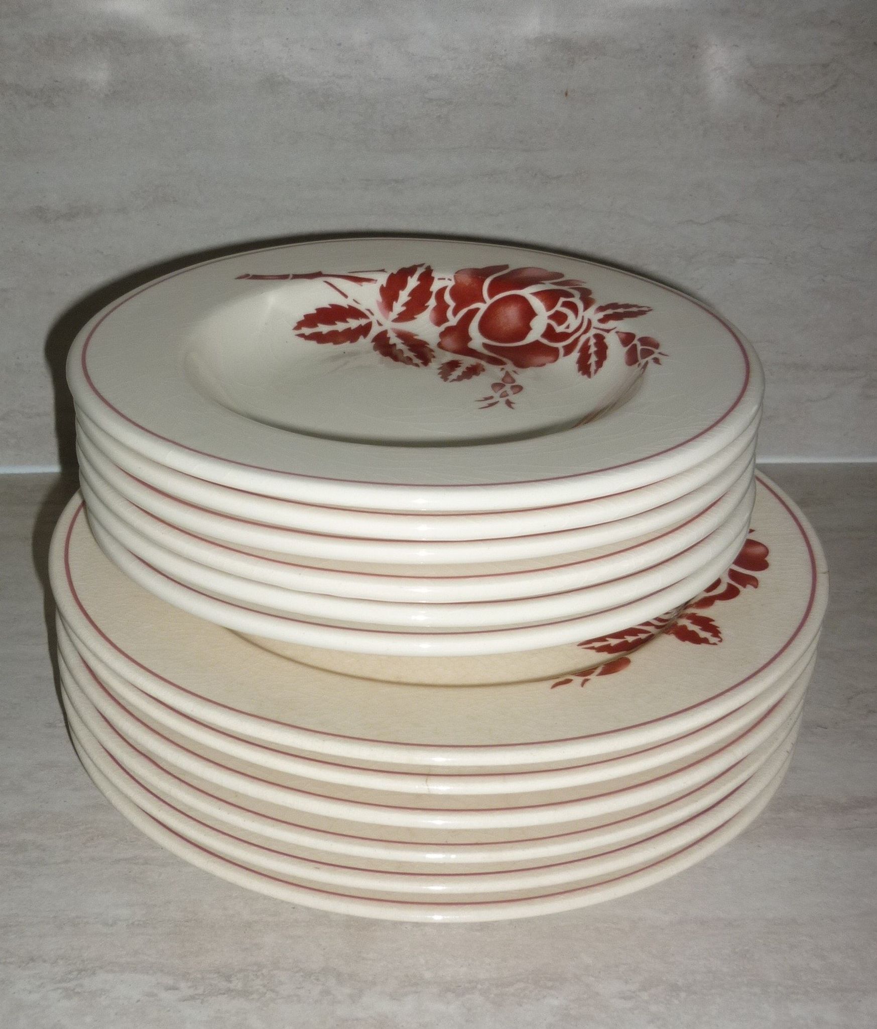 Set of 6 old flat plates in beige and red earthenware